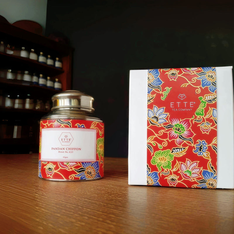Pandan Chiffon, Kebaya Red