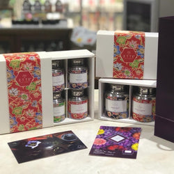 Popular Singapore git set bundle in kebaya print taken in ETTE TEA boutique. 1 box of Singapore tea blend collection in red kebaya print with 4 colorful mini caddy and one box of Twin pack red kebaya print with 2 regular caddy. Paper bag on the right hand side.